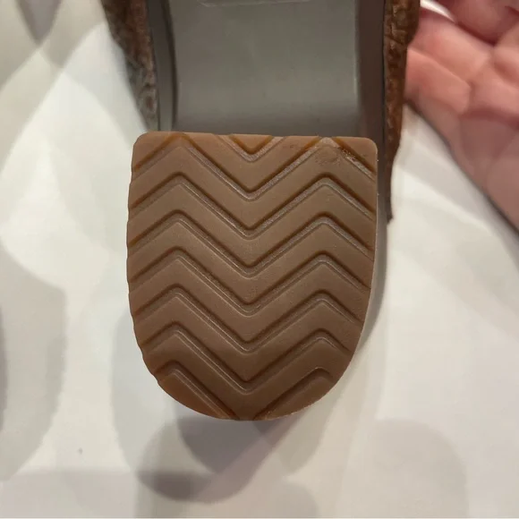 Crocs Brown Embossed Leather-Look Heeled Mules Slide On Women’s Size 10 Shoes - Picture 15 of 16